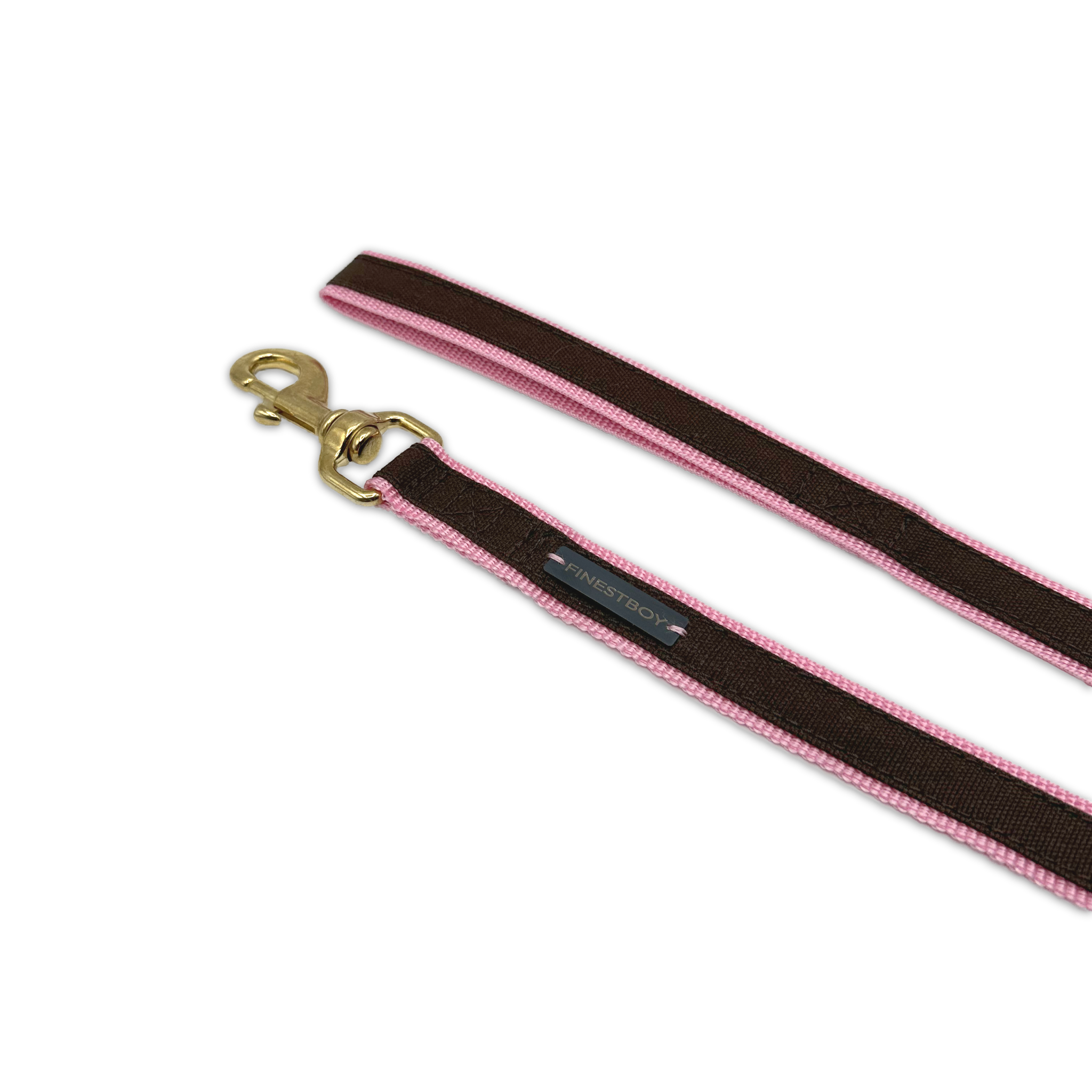 Handgefertigte FINESTBOY-Hundeleine, 25mm, rosafarbenes Gurtband mit dunkelbraunem Canvas-Streifen und Vollmessing-Karabiner, diagonal drapiert