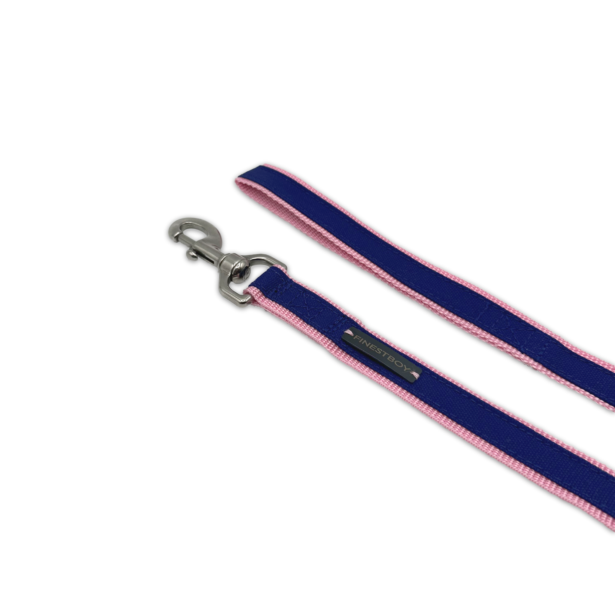 Handgefertigte FINESTBOY-Hundeleine, 25mm, rosafarbenes Gurtband mit royalblauem Canvas-Streifen und Edelstahl-Karabiner, diagonal drapiert