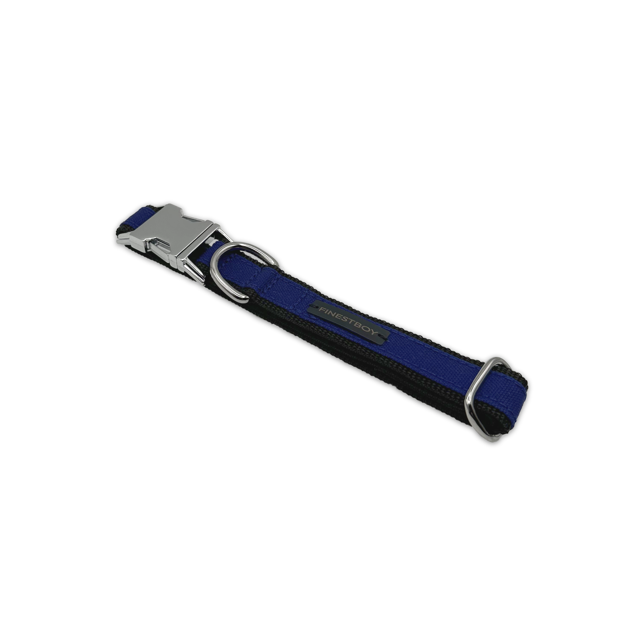 FINESTBOY-Halsband, 25mm, schwarzes Gurtband mit royalblauem Canvas-Streifen und verchromten Vollmessing-Applikationen und verchromter Metallsteckschnalle, gelegt, diagonal drapiert