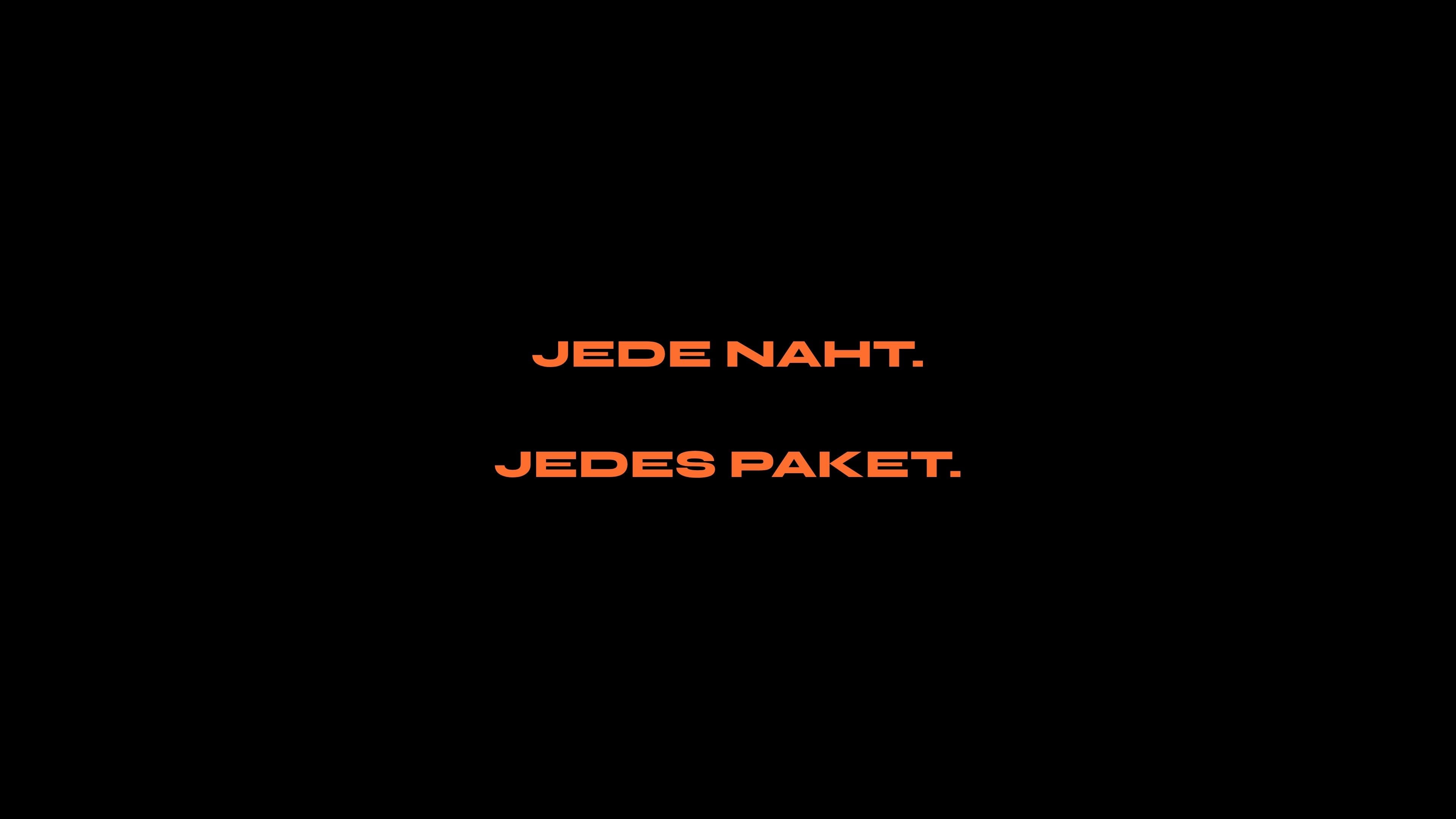 Typografie-Bild schwarzer Hintergrund mit Text JEDE NAHT. JEDES PAKET. in Orange, Syne ExtraBold — Handwerk-Sektion der ÜBER FINESTBOY Seite, Hamburg.
